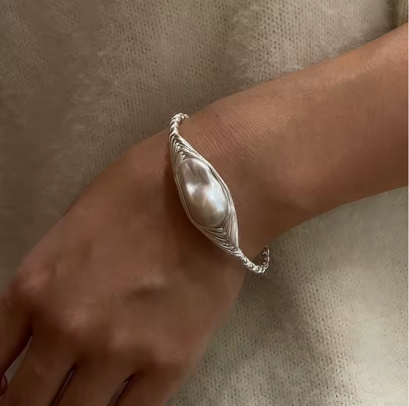 Silver braided bracelet with Pearl